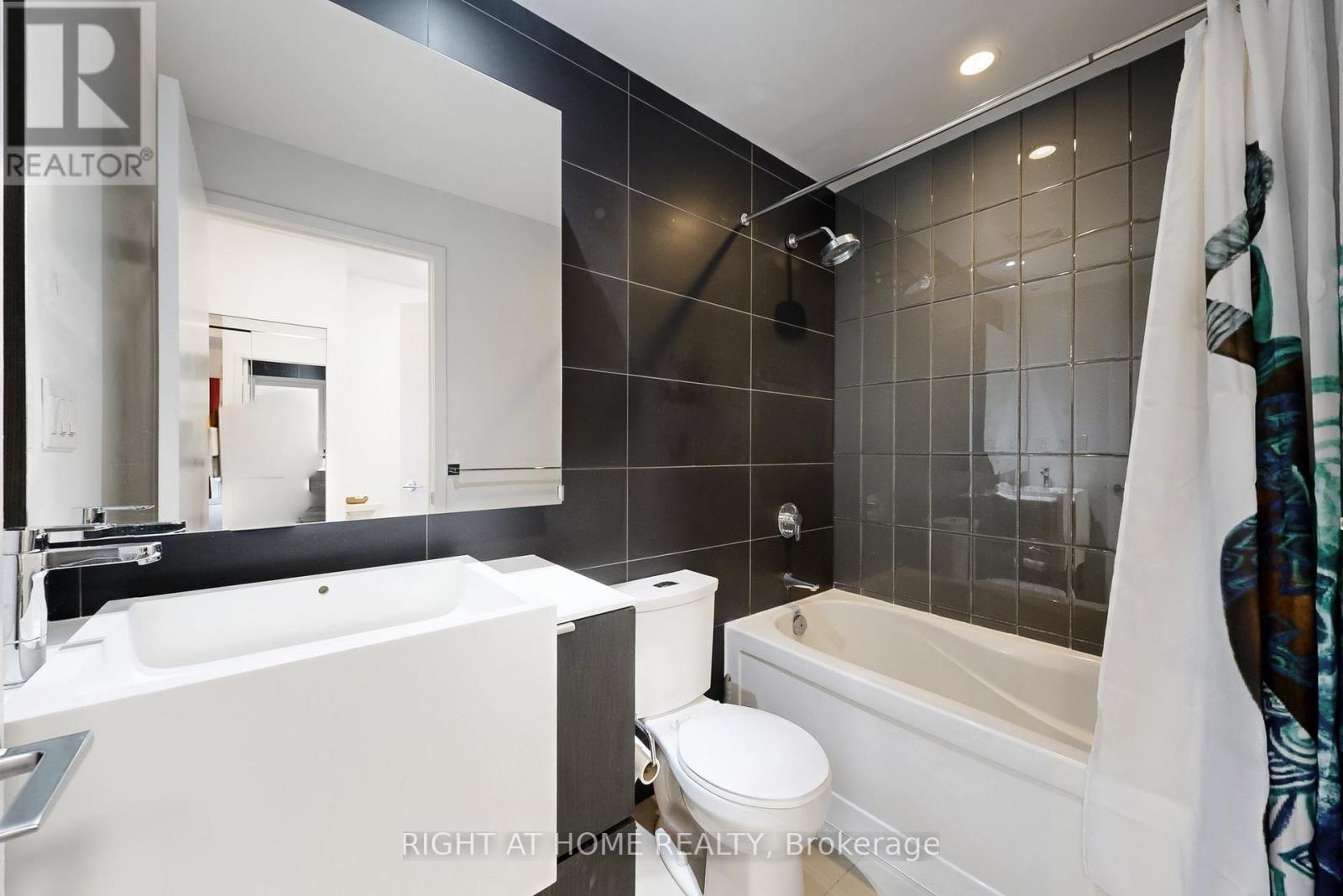 4309 - 21 Iceboat Terrace, Toronto, Ontario  M5V 4A9 - Photo 23 - C12677636