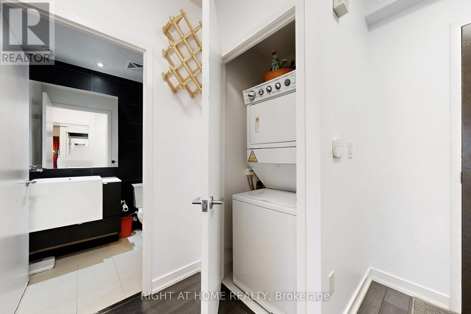 4309 - 21 Iceboat Terrace, Toronto, Ontario  M5V 4A9 - Photo 24 - C12677636