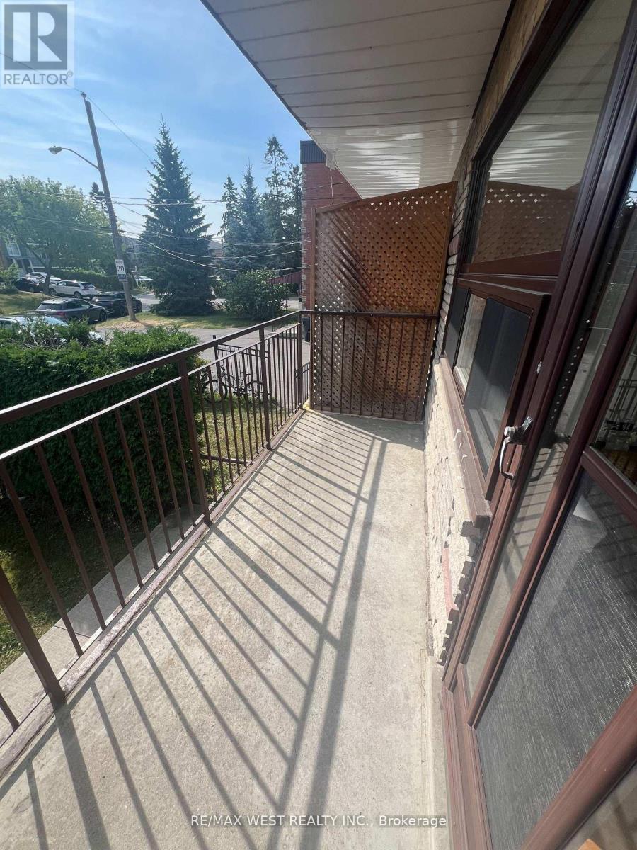 2 - 251 Pannahill Road, Toronto, Ontario  M3H 4N9 - Photo 4 - C12677666