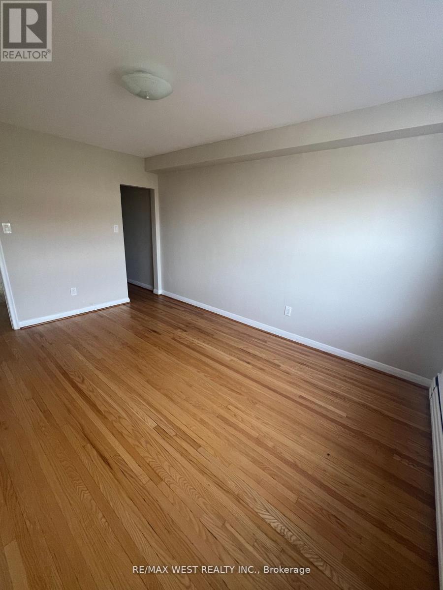 2 - 251 Pannahill Road, Toronto, Ontario  M3H 4N9 - Photo 8 - C12677666