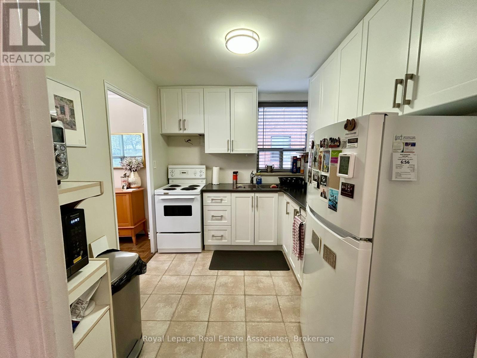 6 Meadowbrook Road, Toronto, Ontario  M6B 2S4 - Photo 4 - C12677690