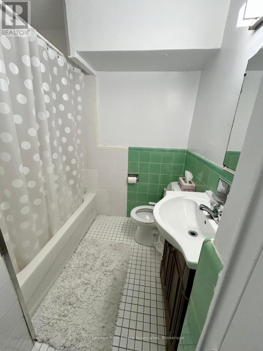 6 Meadowbrook Road, Toronto, Ontario  M6B 2S4 - Photo 5 - C12677690