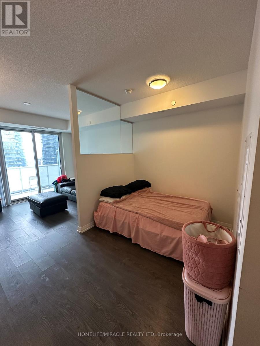 1406 - 101 Erskine Avenue, Toronto, Ontario  M4P 1Y5 - Photo 3 - C12677722