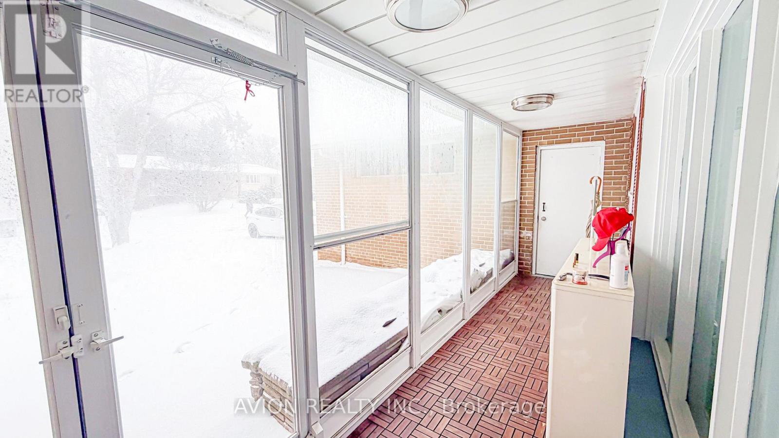 61 Alamosa Drive, Toronto, Ontario  M2J 2N8 - Photo 4 - C12677724