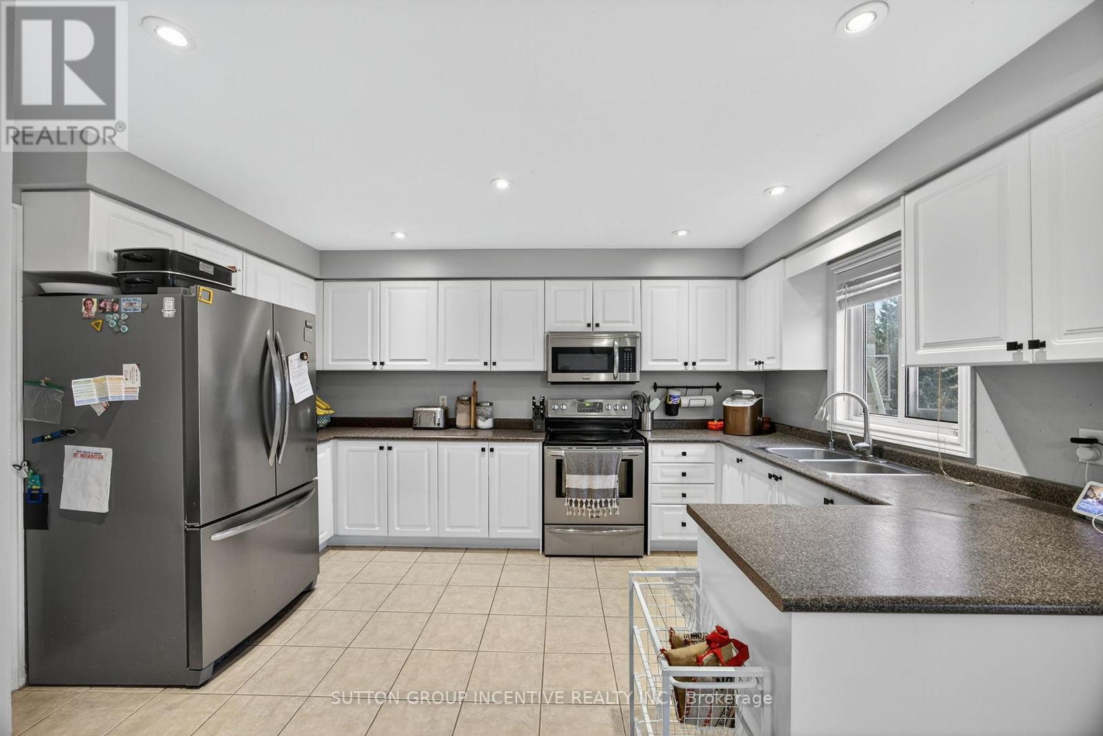 4 Dunnett Drive, Barrie (Ardagh), Ontario  L4N 0H8 - Photo 10 - S12677784