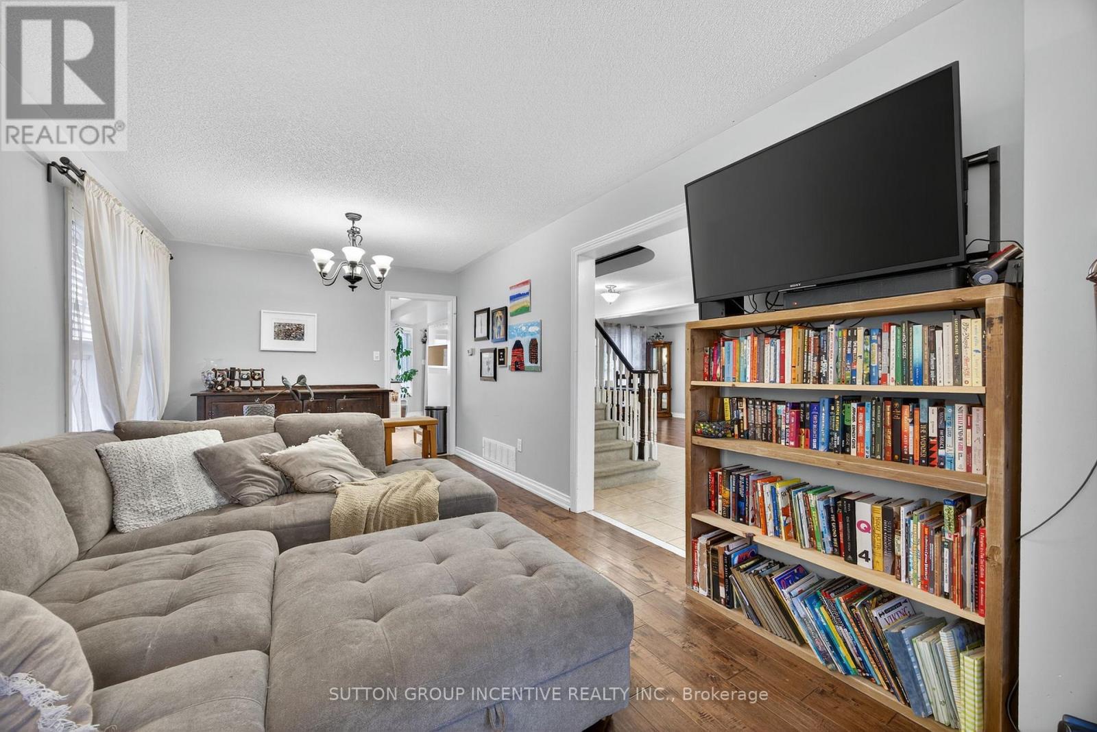 4 Dunnett Drive, Barrie (Ardagh), Ontario  L4N 0H8 - Photo 5 - S12677784