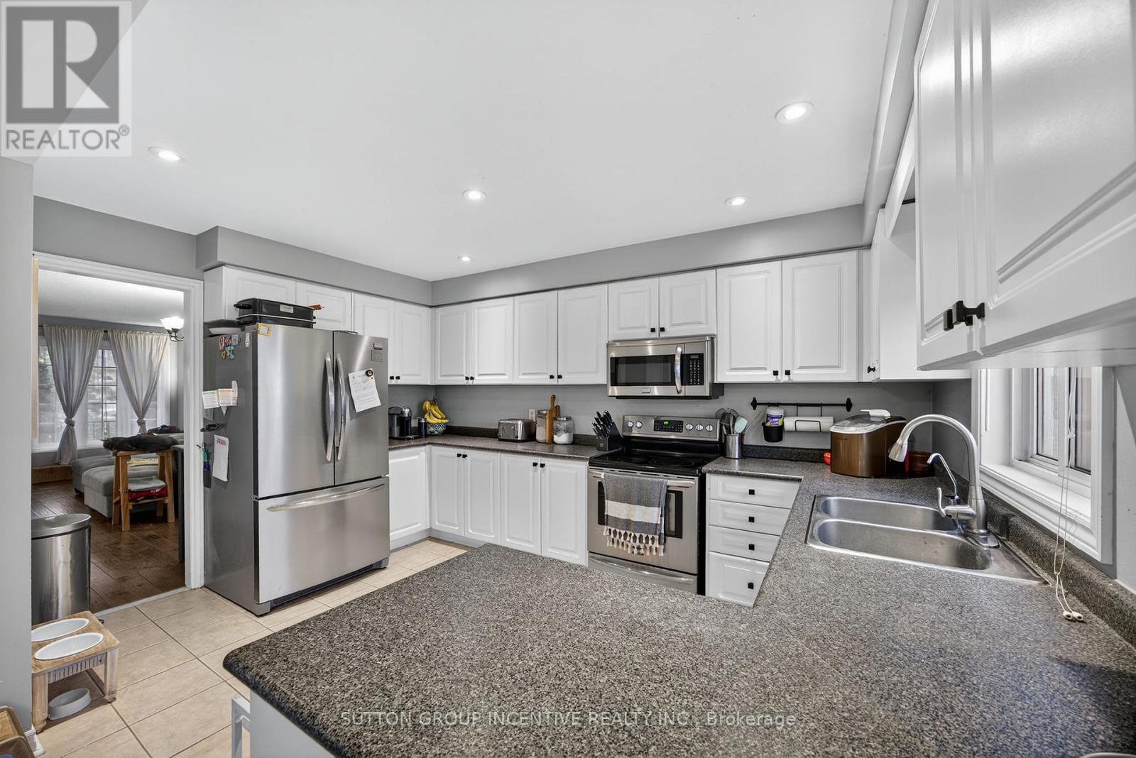 4 Dunnett Drive, Barrie (Ardagh), Ontario  L4N 0H8 - Photo 7 - S12677784