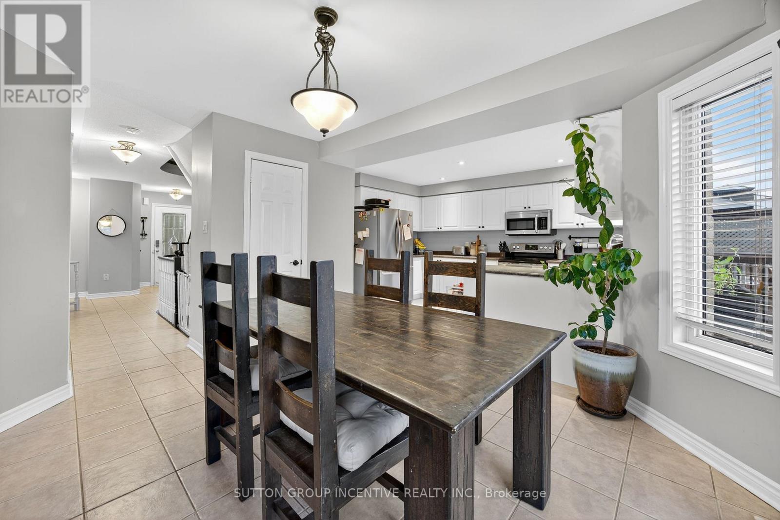 4 Dunnett Drive, Barrie (Ardagh), Ontario  L4N 0H8 - Photo 8 - S12677784