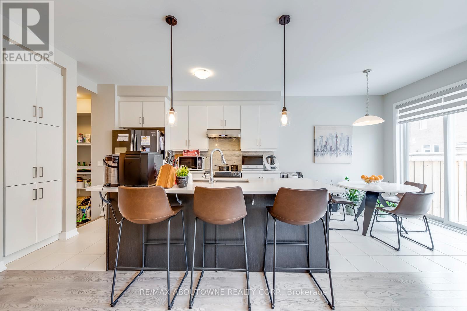 3302 Jacob Way, Oakville, Ontario  L6M 5J9 - Photo 16 - W12677638