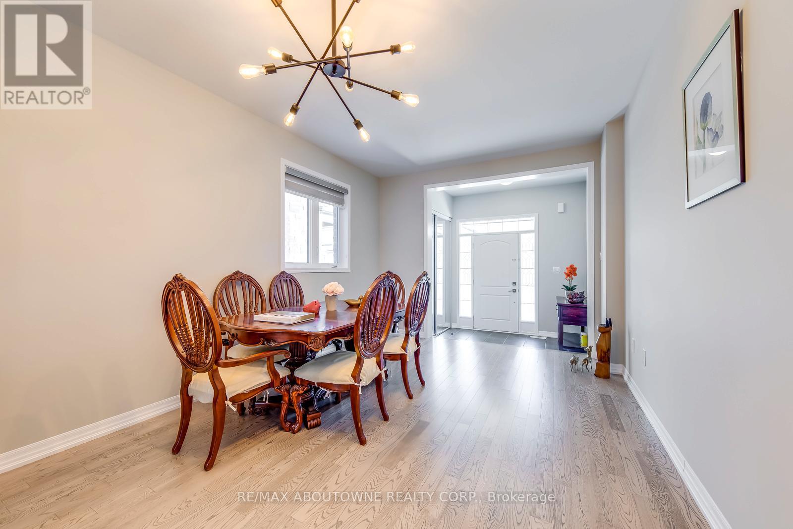 3302 Jacob Way, Oakville, Ontario  L6M 5J9 - Photo 5 - W12677638