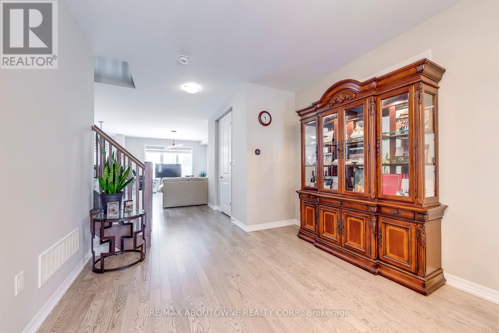 3302 Jacob Way, Oakville, Ontario  L6M 5J9 - Photo 8 - W12677638