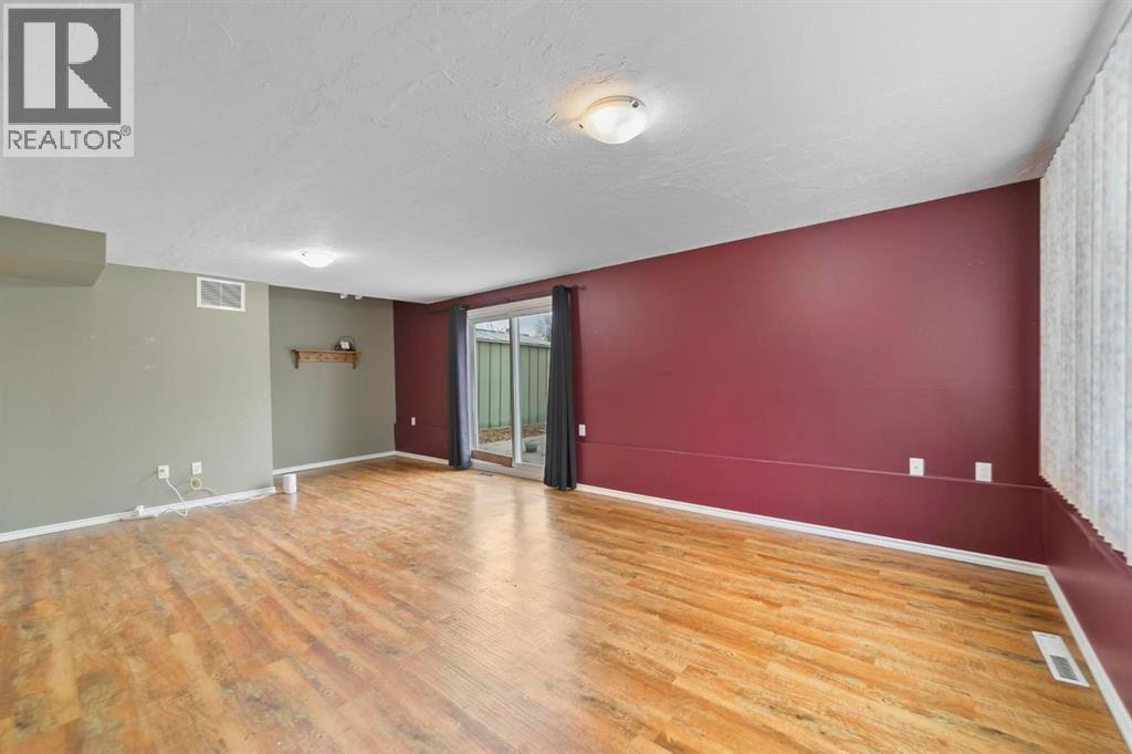 42 Grand Drive, Camrose, Alberta  T4V 2K1 - Photo 8 - A2267107