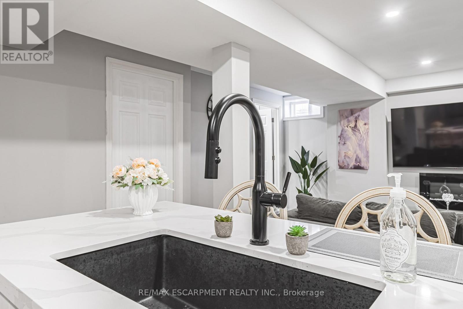 11 Mcwatters Street, Hamilton, Ontario  L0R 1C0 - Photo 30 - X12677610