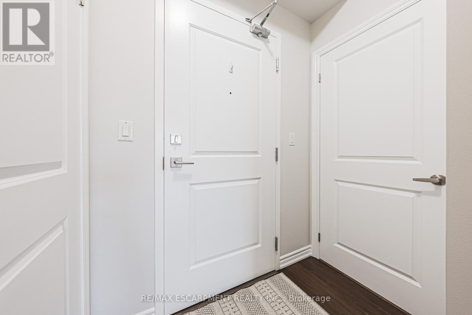 221 - 35 Southshore Crescent, Hamilton, Ontario  L8E 0J2 - Photo 5 - X12677658