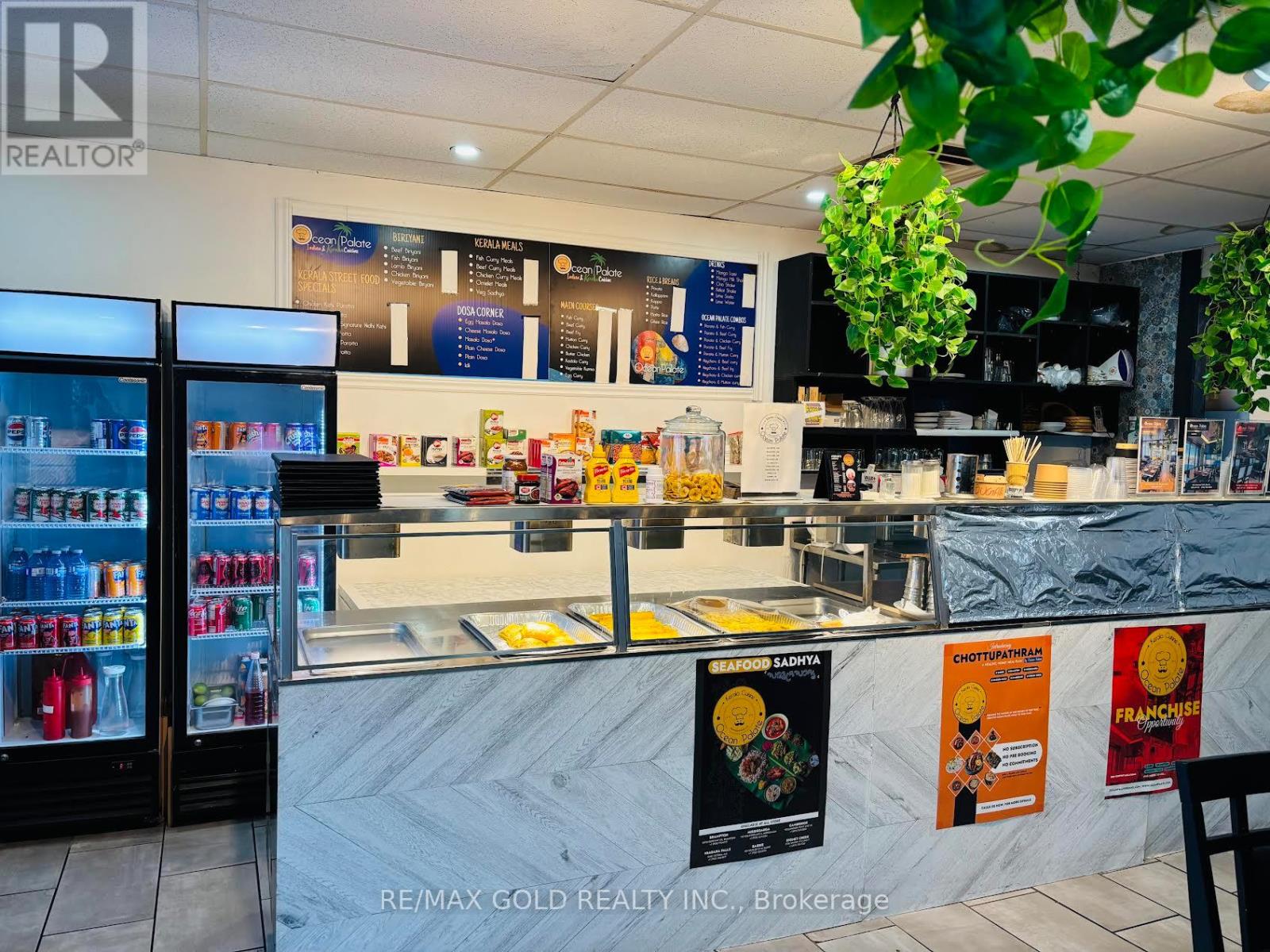 2732 Barton Street E, Hamilton, Ontario  L8E 4M6 - Photo 2 - X12677660