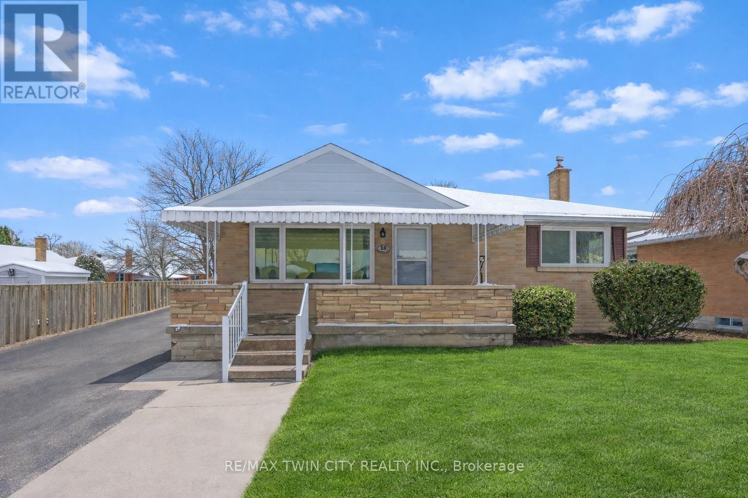 18 HARBER AVENUE, Kitchener, Ontario