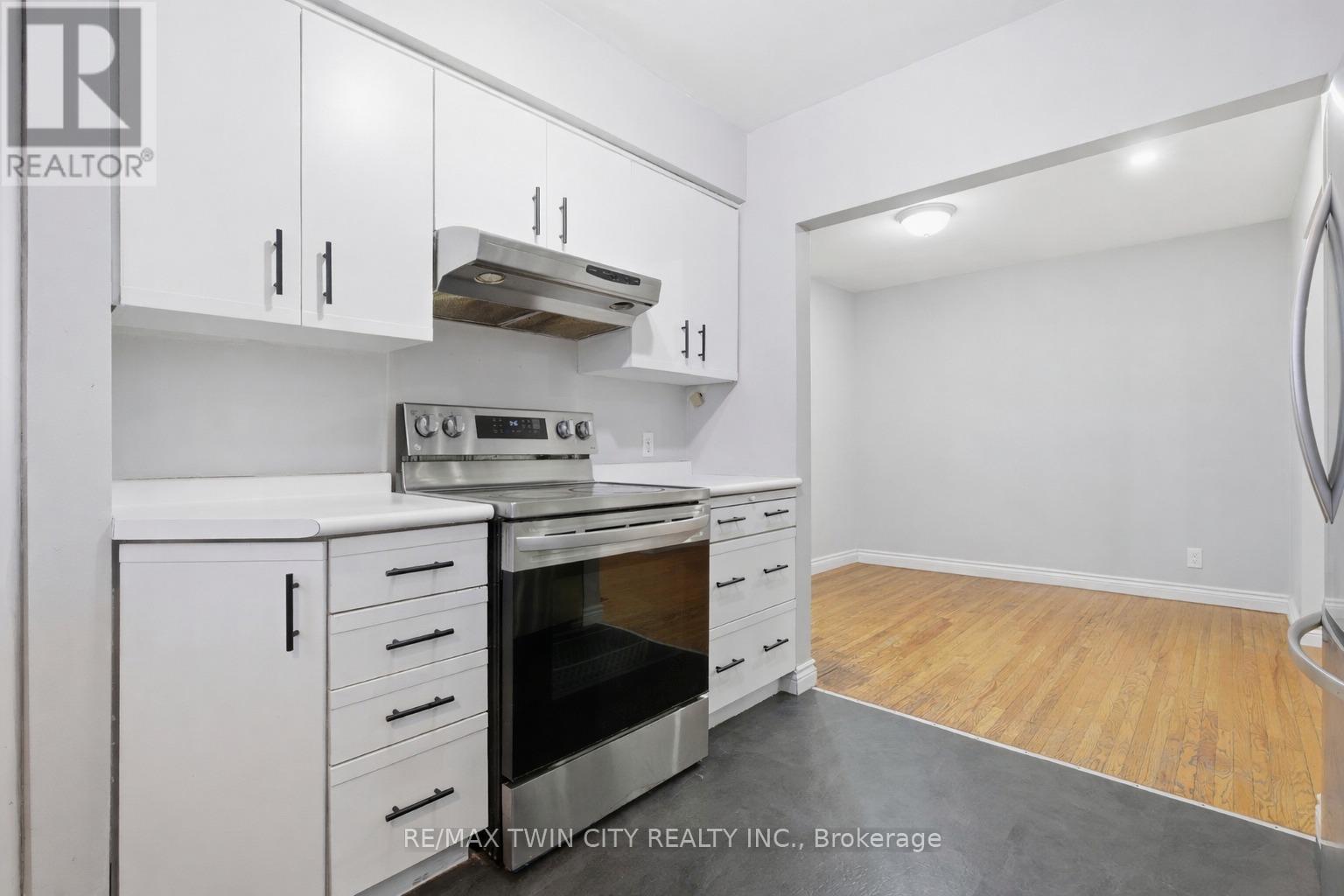 18 Harber Avenue, Kitchener, Ontario  N2C 1Y8 - Photo 9 - X12677744