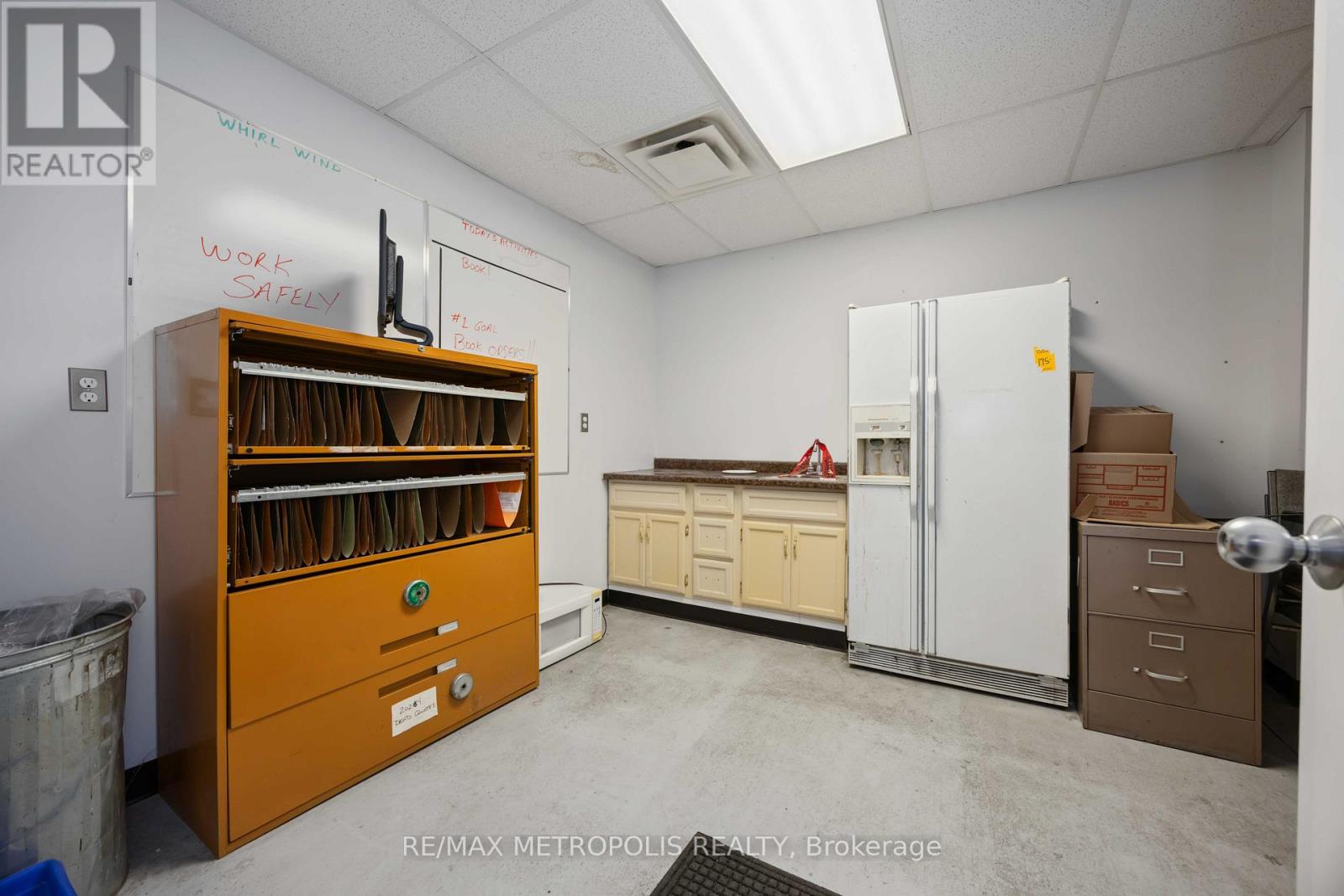 E - 281 Campbell Street, Sarnia, Ontario  N7T 2H2 - Photo 10 - X12677770