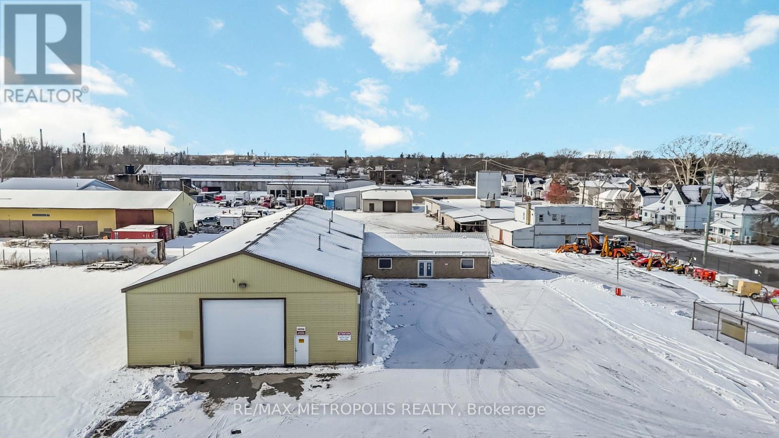 E - 281 Campbell Street, Sarnia, Ontario  N7T 2H2 - Photo 2 - X12677770