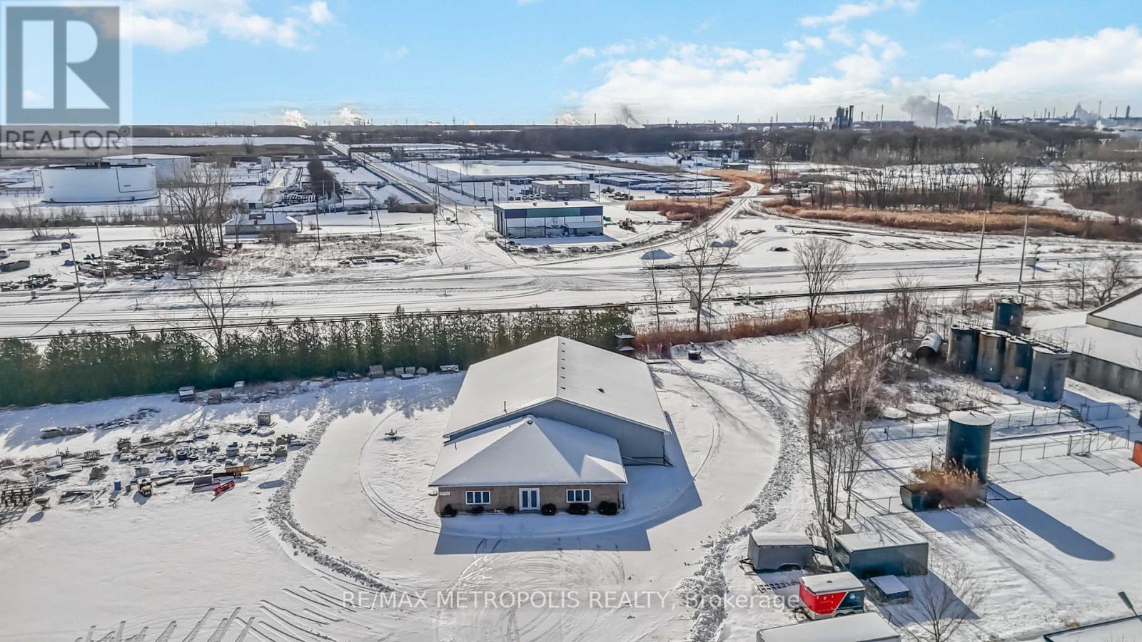 D - 281 Campbell Street, Sarnia, Ontario  N7T 2H2 - Photo 3 - X12677810