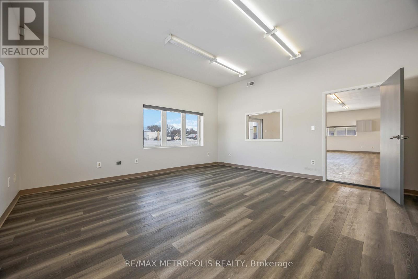 D - 281 Campbell Street, Sarnia, Ontario  N7T 2H2 - Photo 5 - X12677810