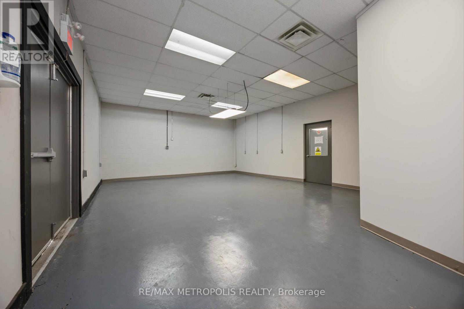 D - 281 Campbell Street, Sarnia, Ontario  N7T 2H2 - Photo 8 - X12677810