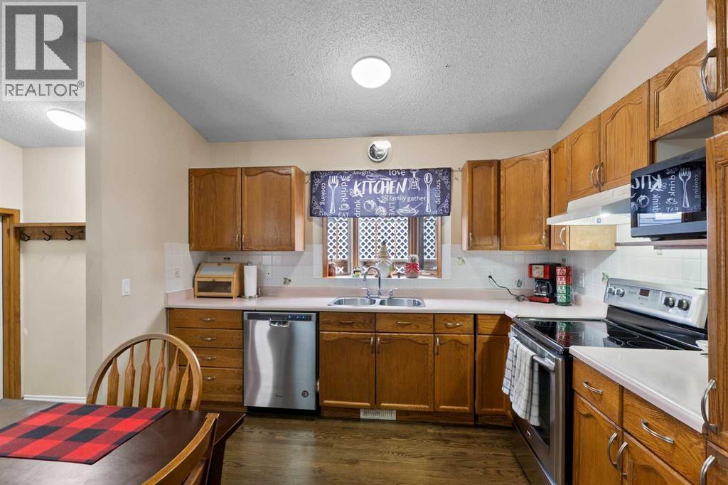 74 Sprucegrove Way Se, Airdrie, Alberta  T4B 2E1 - Photo 7 - A2276250