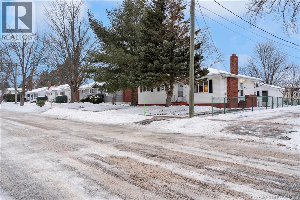 35 Hedgewood Drive, Moncton, New Brunswick  E1E 2W4 - Photo 2 - NB131887