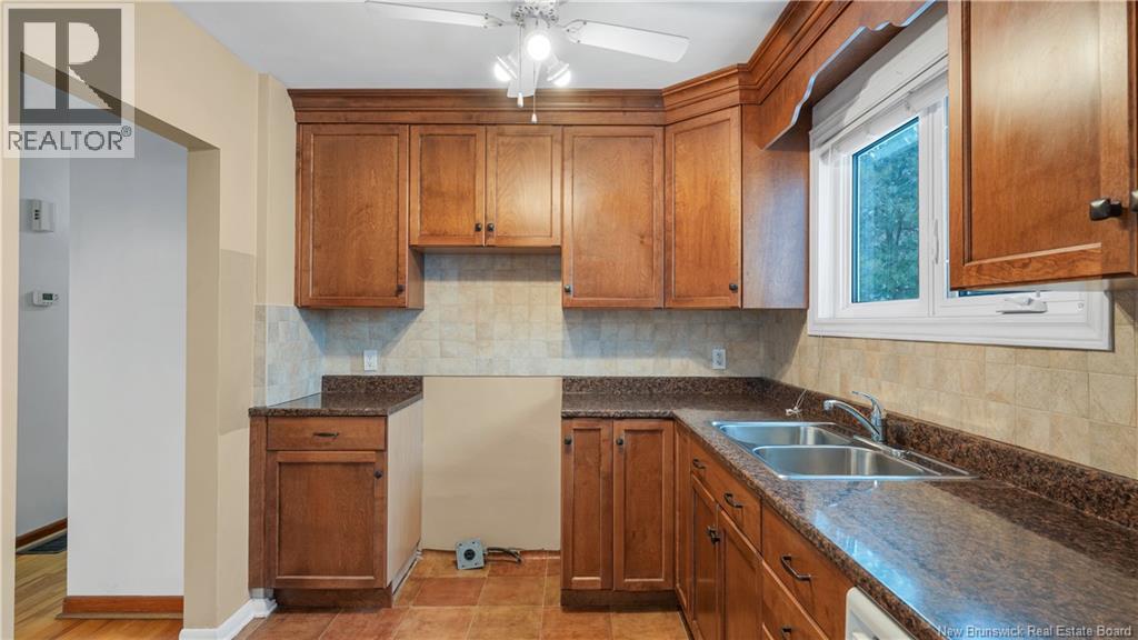 35 Hedgewood Drive, Moncton, New Brunswick  E1E 2W4 - Photo 6 - NB131887