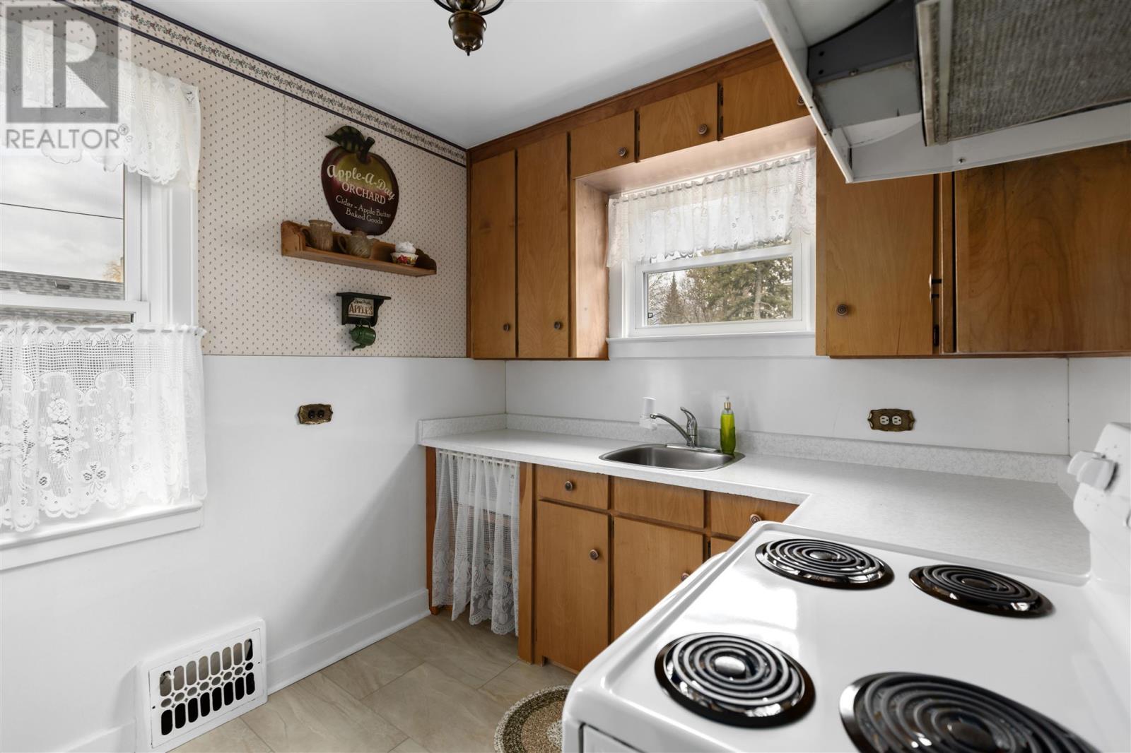 55 Riverview Ave, Sault Ste. Marie, Ontario  P6A 3X8 - Photo 13 - SM260023