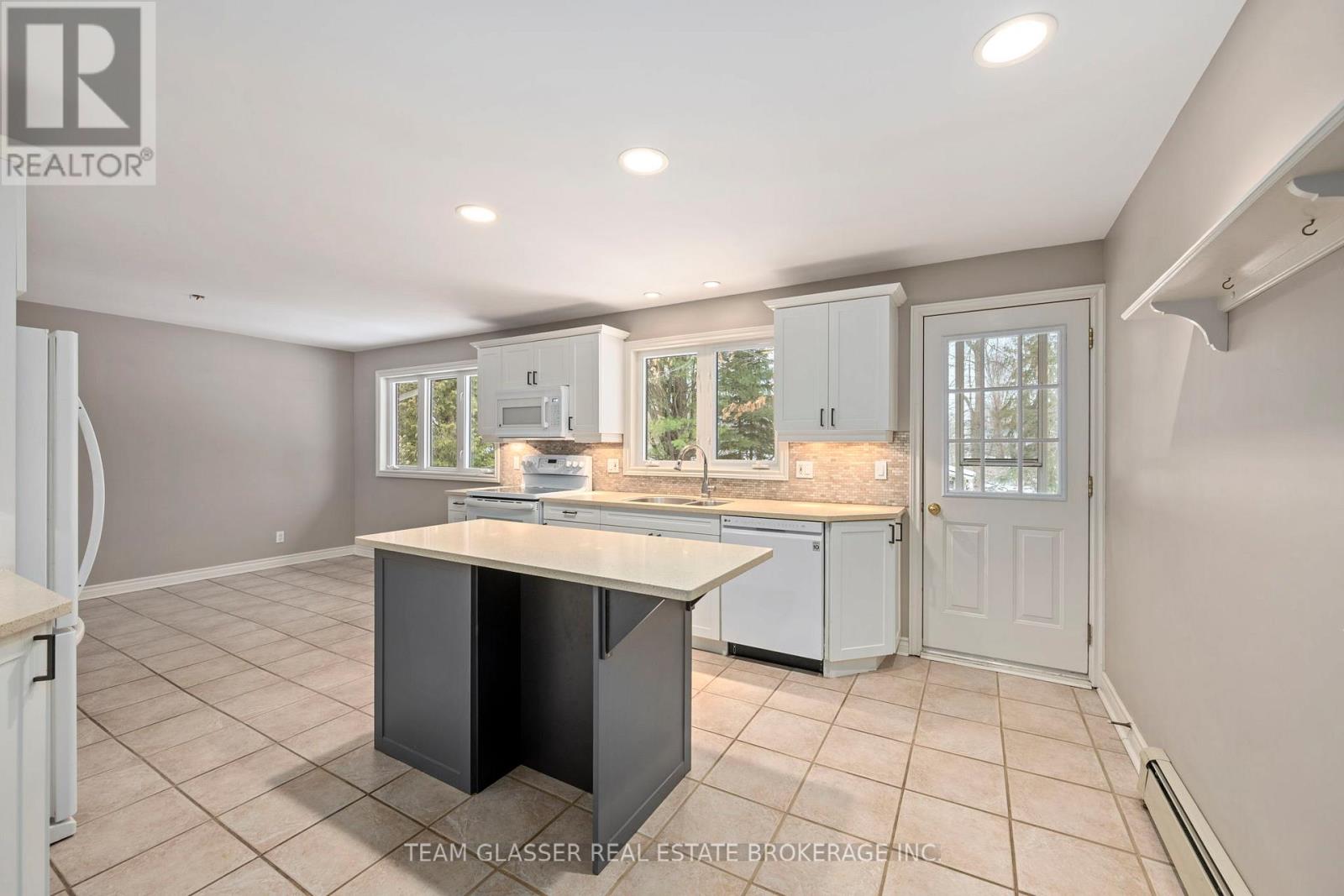 78 Dennis Avenue, London South, Ontario  N6P 1B5 - Photo 12 - X12677838