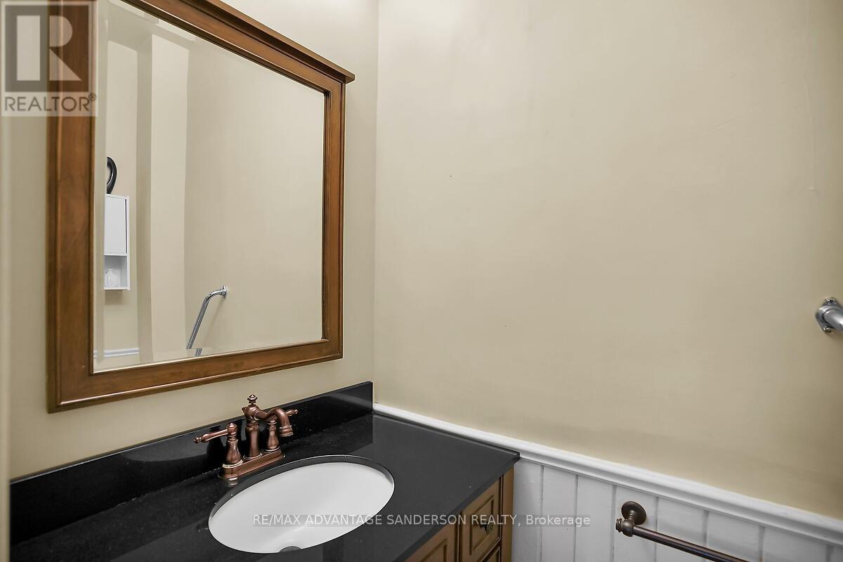 8523 Townsend Line, Lambton Shores, Ontario  N0M 1B0 - Photo 24 - X12677876