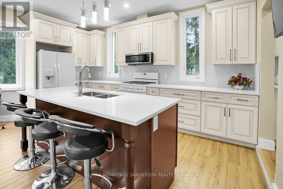 8523 Townsend Line, Lambton Shores, Ontario  N0M 1B0 - Photo 28 - X12677876