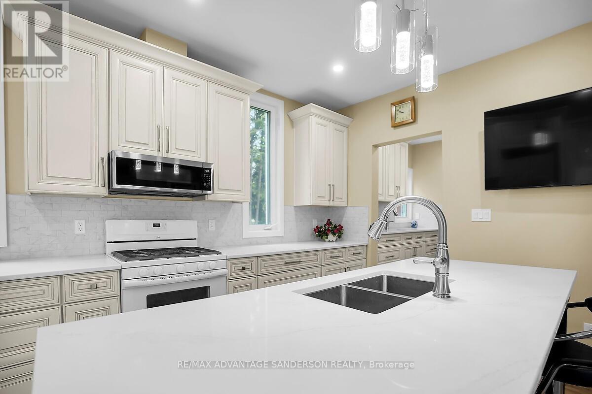 8523 Townsend Line, Lambton Shores, Ontario  N0M 1B0 - Photo 29 - X12677876