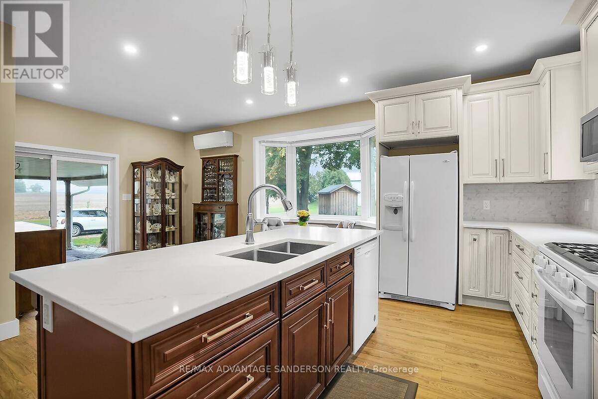 8523 Townsend Line, Lambton Shores, Ontario  N0M 1B0 - Photo 32 - X12677876