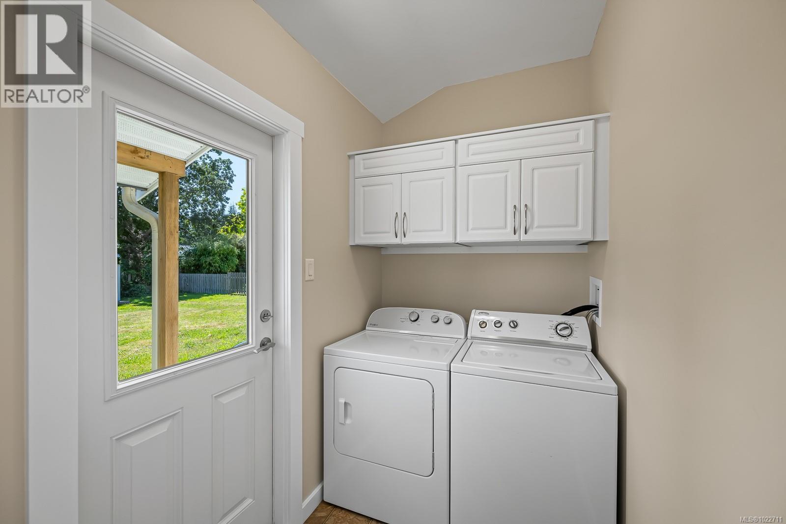 1825 Robb Ave, Comox, British Columbia  V9M 2C9 - Photo 8 - 1022711