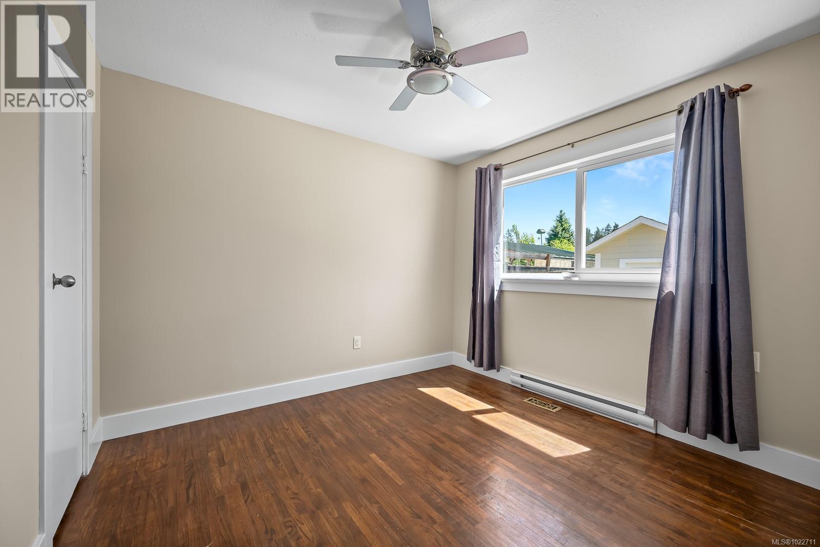 1825 Robb Ave, Comox, British Columbia  V9M 2C9 - Photo 6 - 1022711