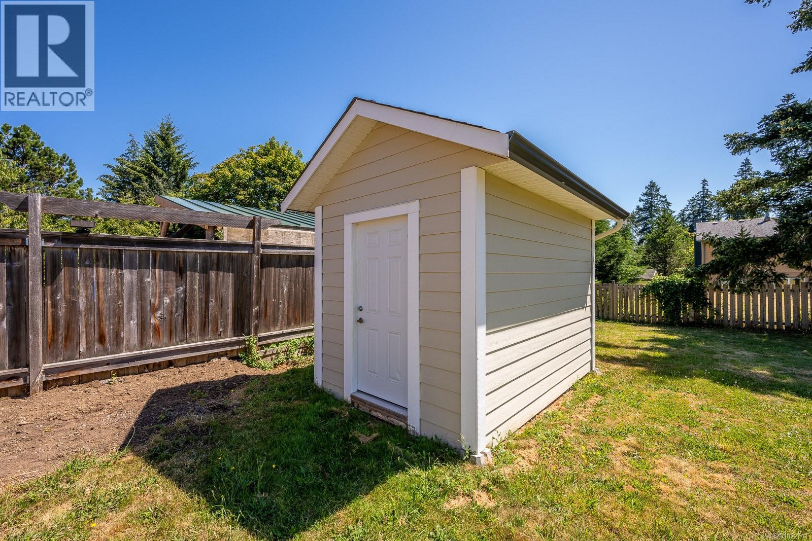 1825 Robb Ave, Comox, British Columbia  V9M 2C9 - Photo 11 - 1022711