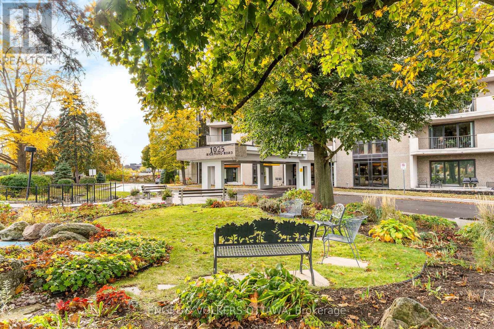 704 - 1025 Richmond Road, Ottawa, Ontario  K2B 8G8 - Photo 2 - X12677868