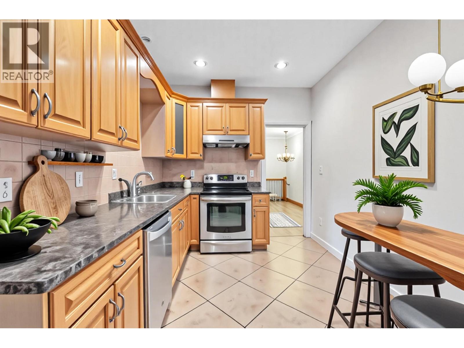 7332 1st Street, Burnaby, British Columbia V3N 3S8 - Photo 17 - R3077507