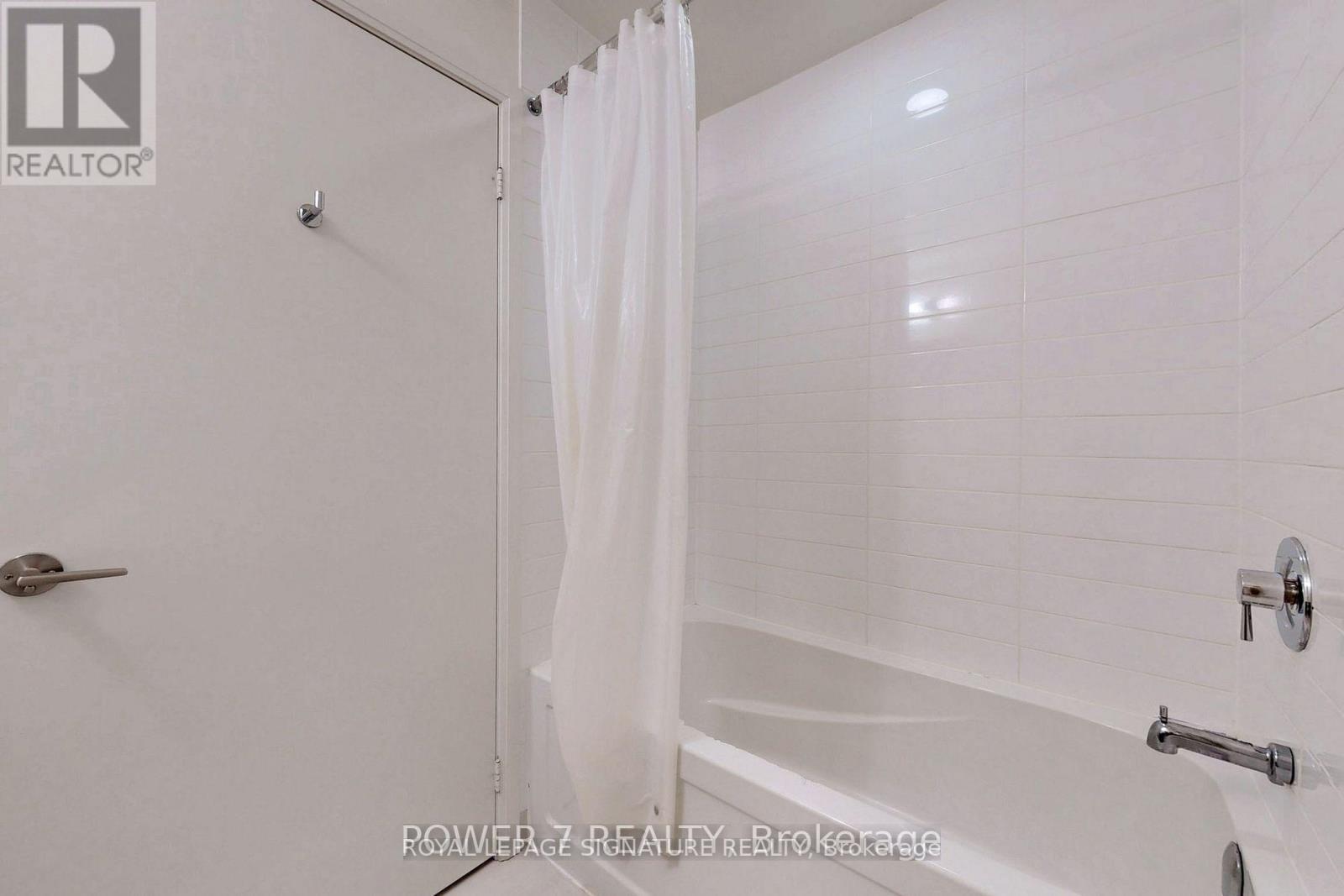 1805 - 30 Roehampton Avenue, Toronto, Ontario  M4P 0B9 - Photo 17 - C12677866