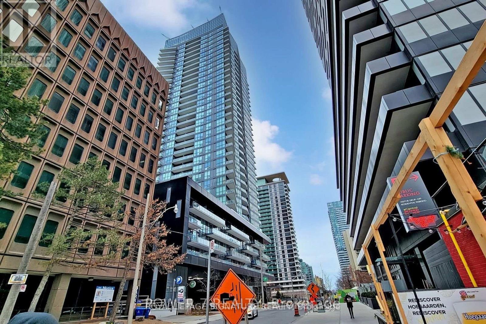 1805 - 30 Roehampton Avenue, Toronto, Ontario  M4P 0B9 - Photo 2 - C12677866