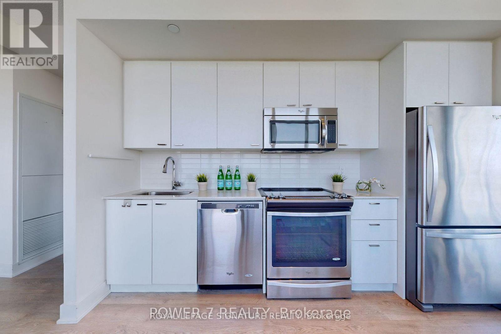 1805 - 30 Roehampton Avenue, Toronto, Ontario  M4P 0B9 - Photo 9 - C12677866