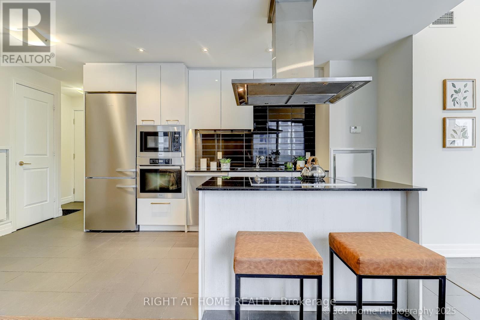 908 - 8 The Esplanade, Toronto, Ontario  M5E 0A6 - Photo 4 - C12677910