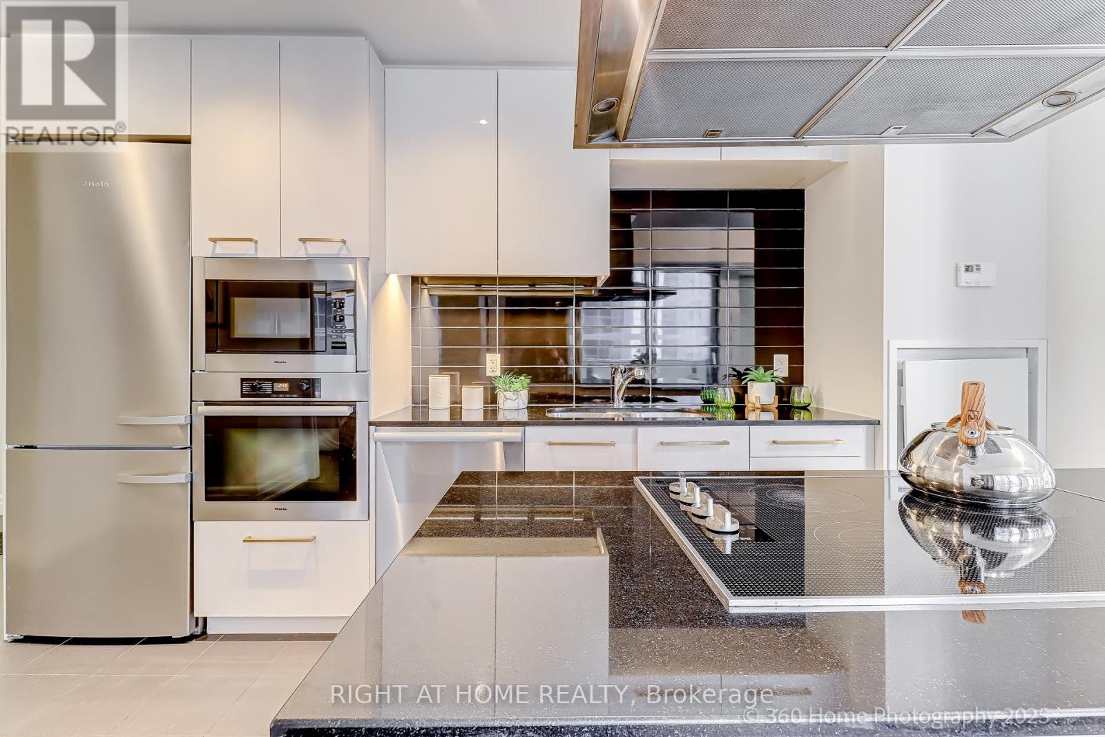 908 - 8 The Esplanade, Toronto, Ontario  M5E 0A6 - Photo 5 - C12677910