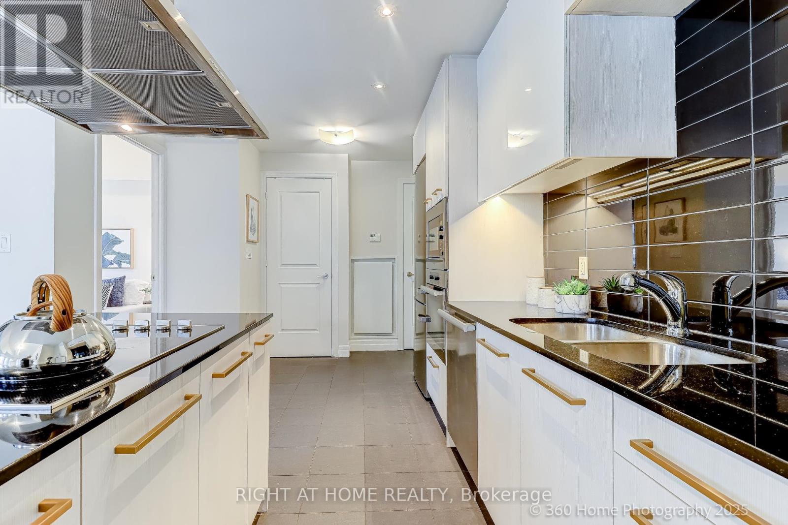 908 - 8 The Esplanade, Toronto, Ontario  M5E 0A6 - Photo 6 - C12677910