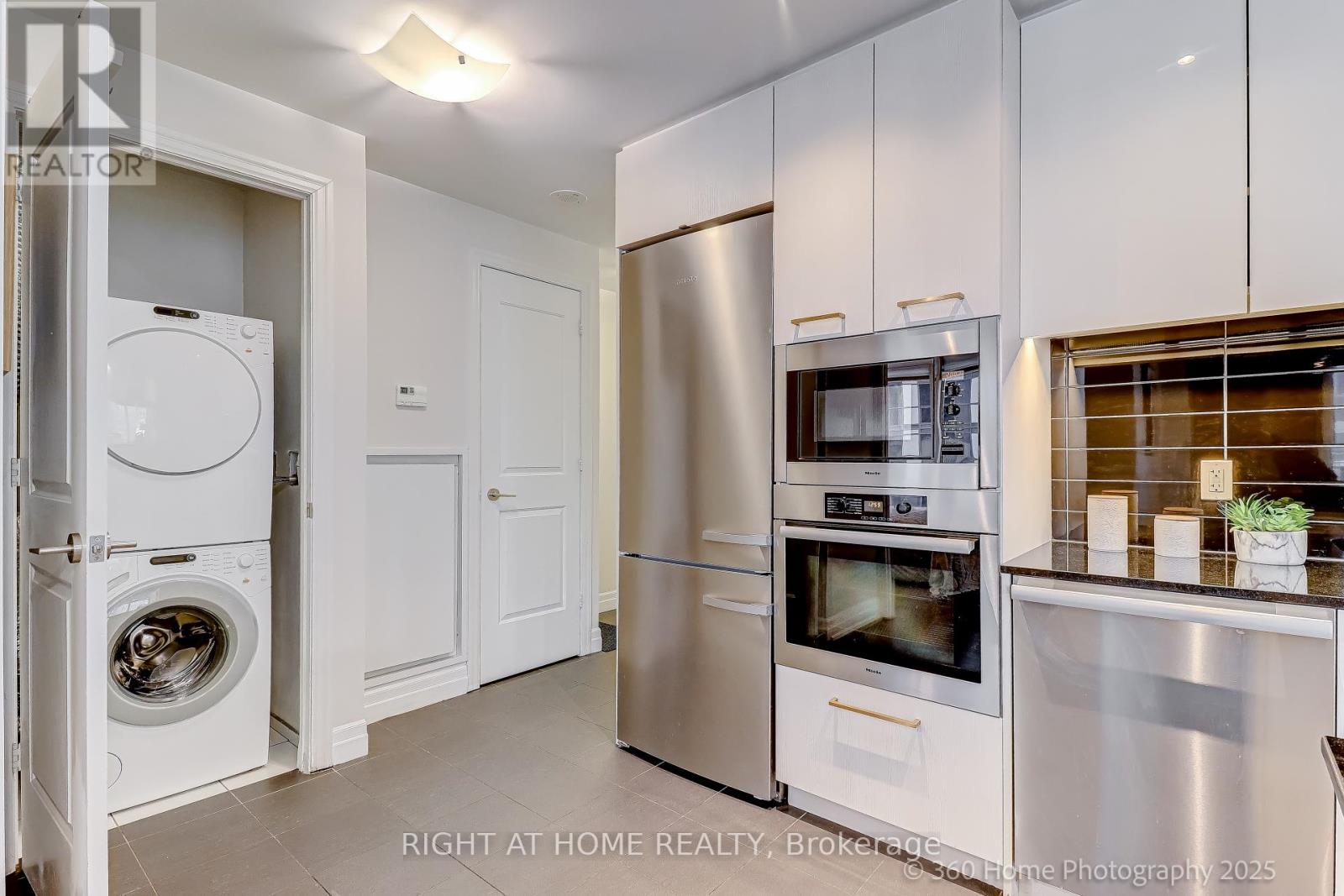 908 - 8 The Esplanade, Toronto, Ontario  M5E 0A6 - Photo 9 - C12677910