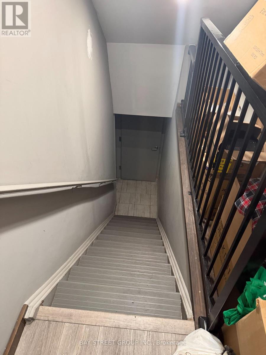 Main Fl - 515 Bloor Street W, Toronto, Ontario  M5S 1Y4 - Photo 12 - C12677962