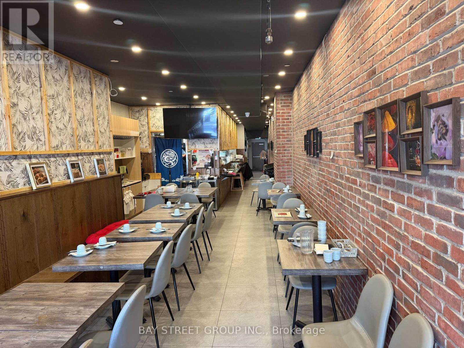 Main Fl - 515 Bloor Street W, Toronto, Ontario  M5S 1Y4 - Photo 2 - C12677962