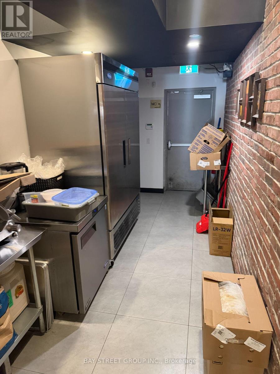 Main Fl - 515 Bloor Street W, Toronto, Ontario  M5S 1Y4 - Photo 8 - C12677962